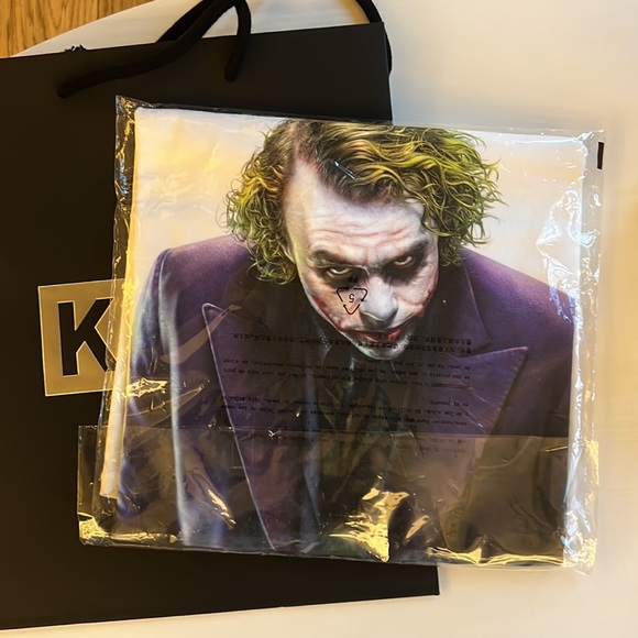BATMAN X KITH JOKER Tee in White 🦇💚💜♣️ Men’s Size Large NWT 🏷️ - Picture 9 of 10
